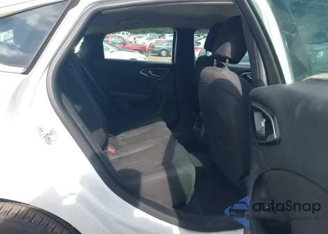 2016 Chrysler 200 Limited z USA, uszkodzony, nr VIN 1C3CCCAB3GN131981